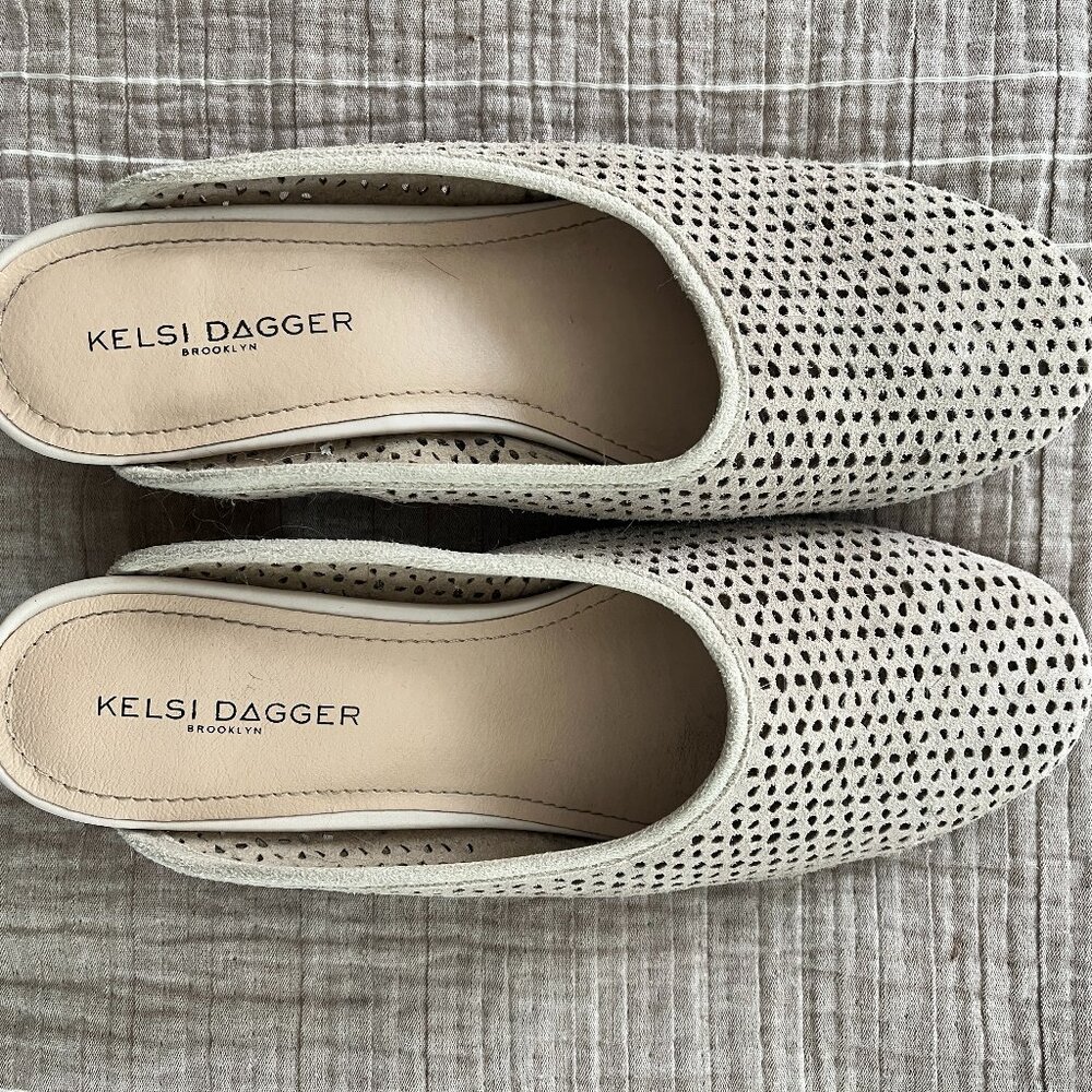 KELSI DAGGER SUEDE MULES SIZE 8